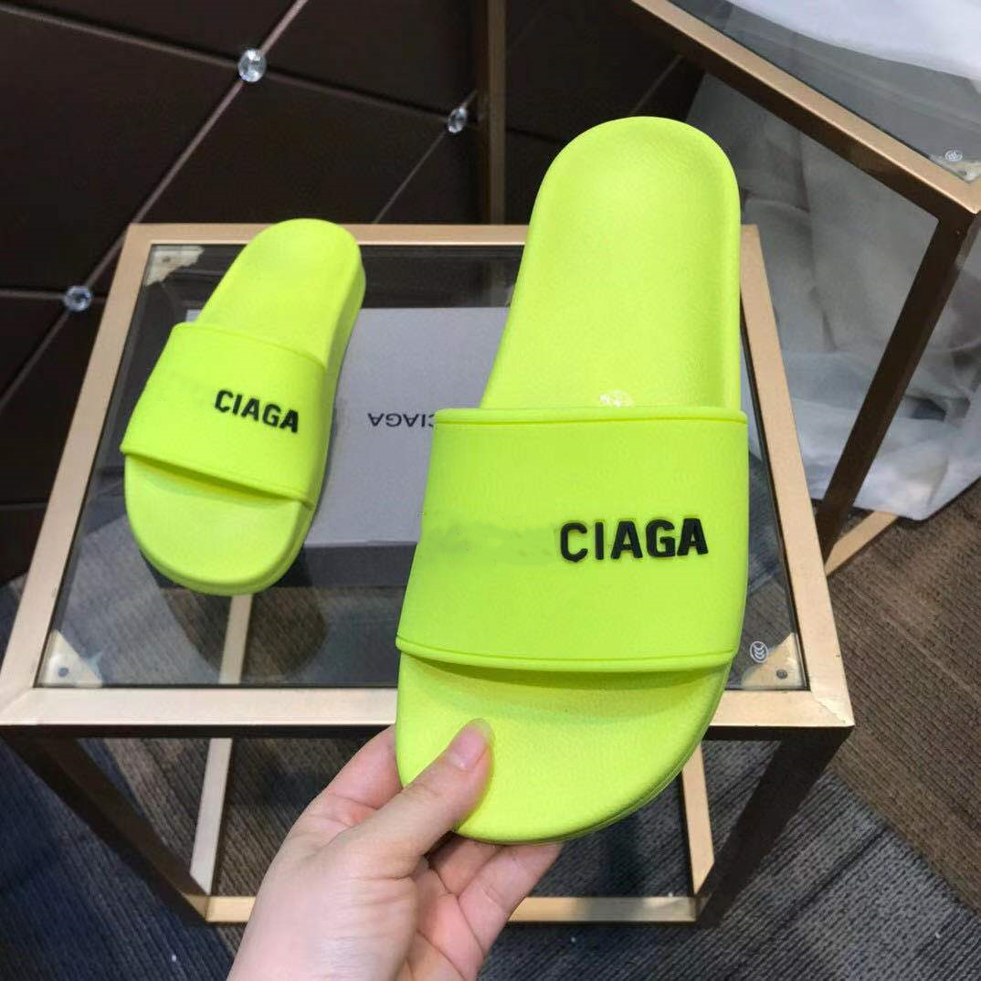 

Mens Womens Summer Sandals Beach Slide Home Slippers Black White Flat Scuffs Sliders Fashion Leather Rubber Shoes Pattern Sandal All Match With Box