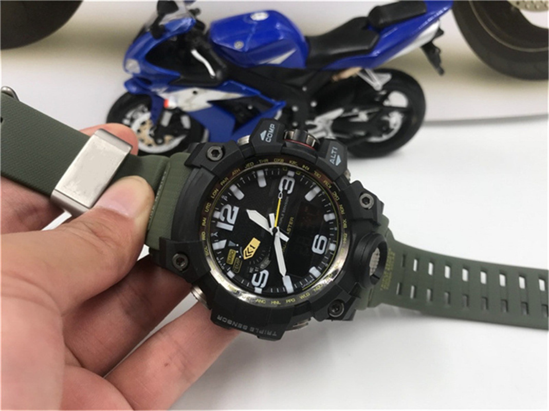 

Japanese classic sports brand men's watch multi-function LED dual-display thermometer waterproof and shockproof head-up flat mud king g, Slivery;brown