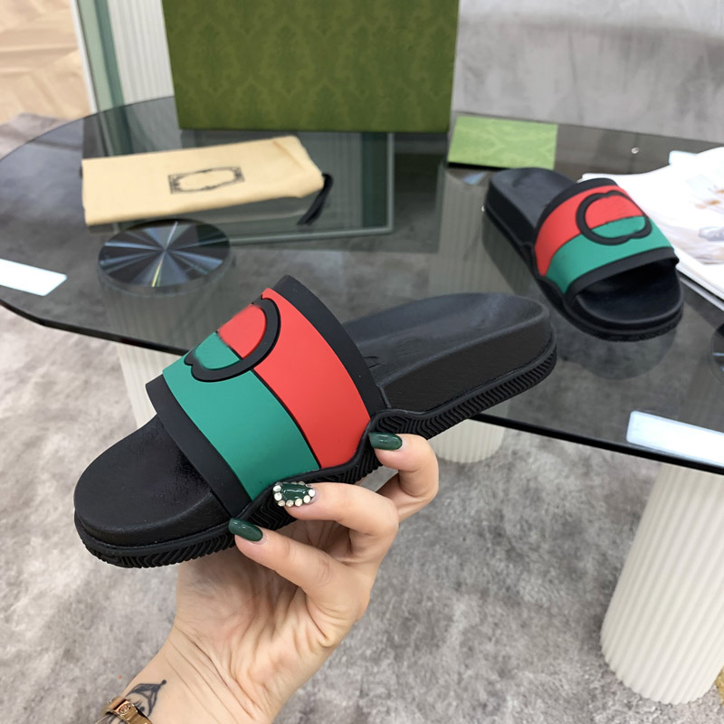 

2021 couple fashion casual summer sandals and slippers outdoor sports show classic cartoon simple atmosphere leather hotel bathroom wholesale 35-46
