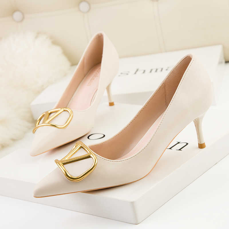 

2021 Spring Office Lady Heels Slip on Dress Shoes Party Queen V Type Square Golden Color Mental Buckle Women Pumps Y0611, Apricot 6cm