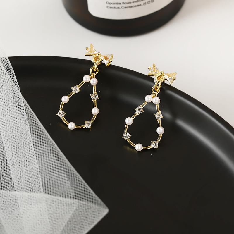 

Dangle & Chandelier Silver-Plated-Pin Korean-Style Sweet And Playful Wind Bow Gentle Pearl Elegant Drop-Shaped Ear Stud