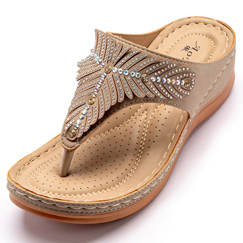 

luxury slippers 2021 slipper's summer fashion diamond slope sandals leisure vacation clip foot flip flop, Black