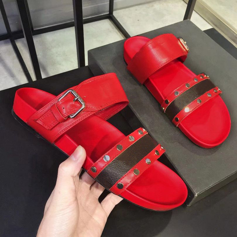 [With Box ] Beach slippers men Classic Flat Summer Lazy Designer Cartoon Big Head flops leather mens Belt buckle Slides Hotel Bath women shoes La