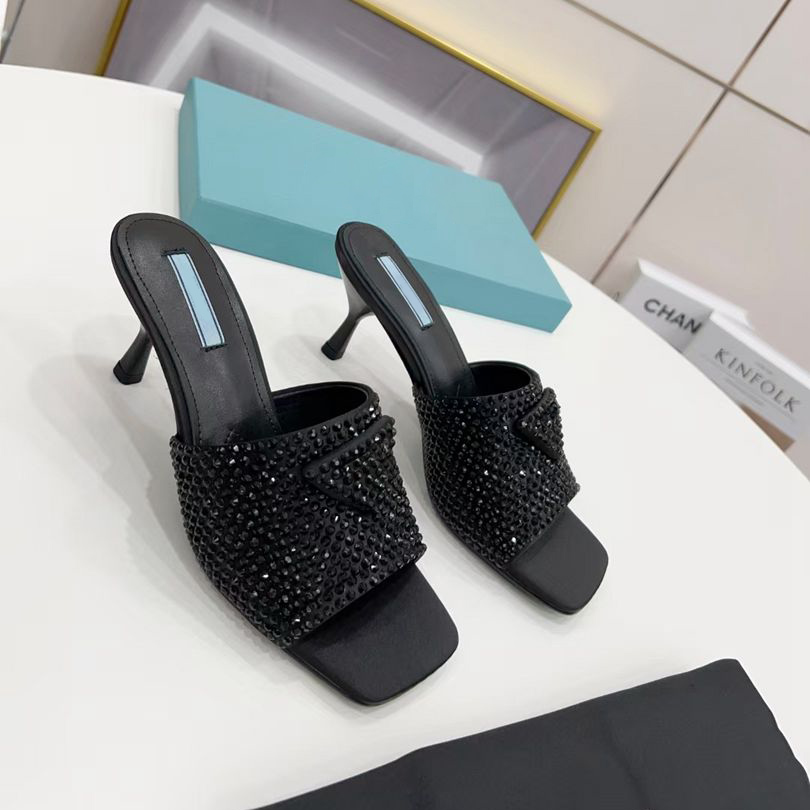 

Luxury Brand Ladies Flat Bright Leather slides slipper Women High Heel Diamond Slippers Fashion Summer Beach Imitation Crystal Decorated Satin Sandals size 35-42