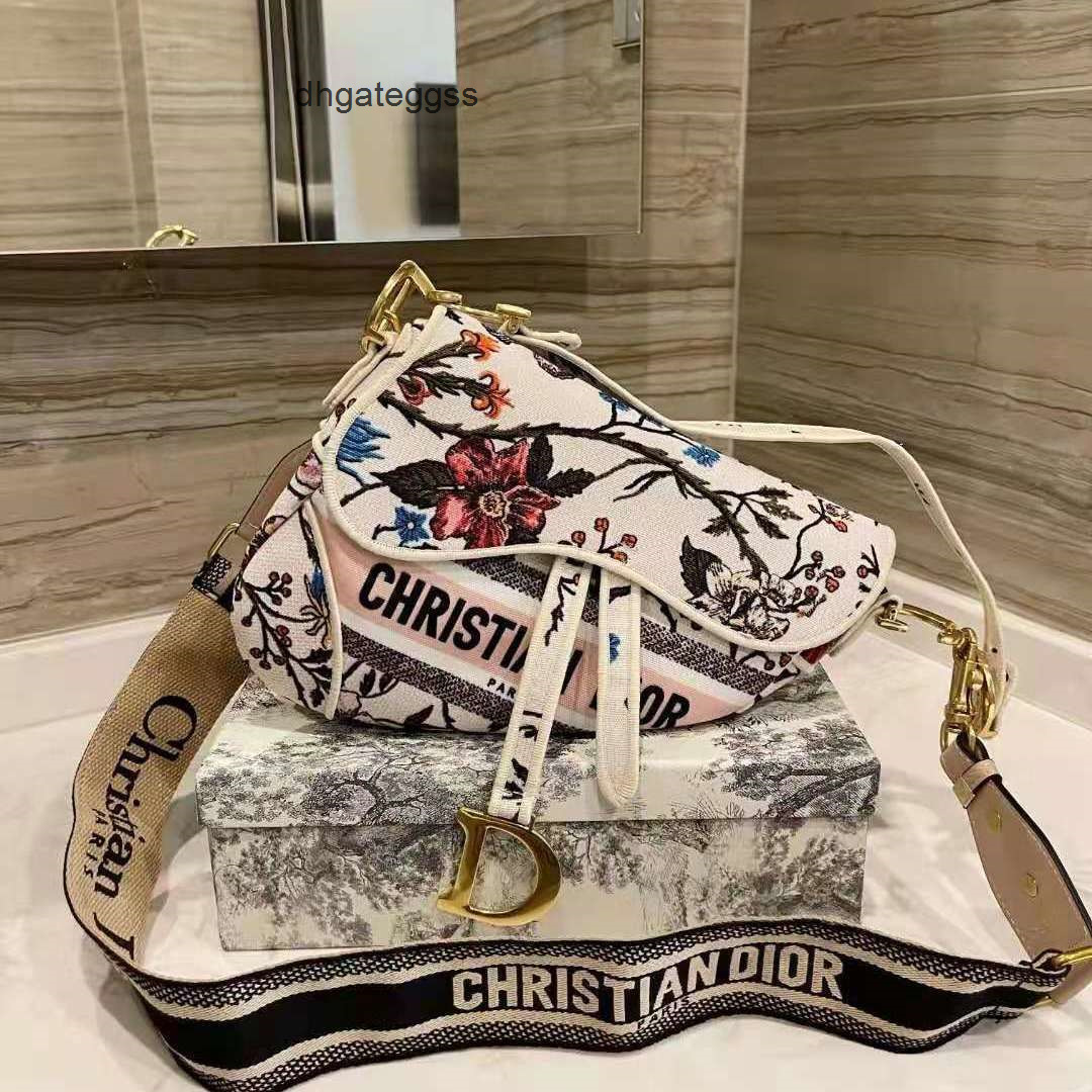 

New Christian outlet christian handbags di o Popular retro saddle bag women's 2021 net red underarm early autumn new fashion versatile One 735H