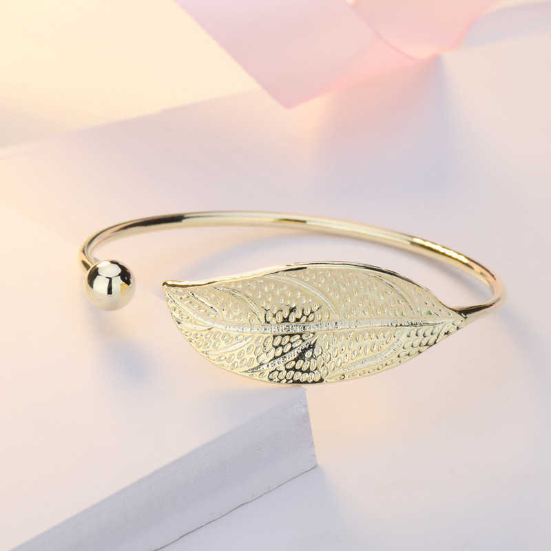 

Zhouyang Bangles for Women Sweet Literary Elegant Fresh Leaf Shaped 4 Color Charm Open Bracelet Gift Fashion Jewelry Kah139 Q0719