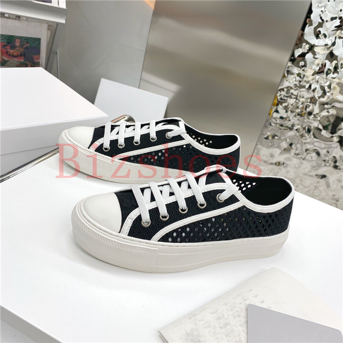 

Chunky B Sneaker Mixed Media Logo-jacquard Canvas Lether Casual Shoe Rubber sole Luxurys Designers interlocking Womens Designer White Sneakers, Color 02