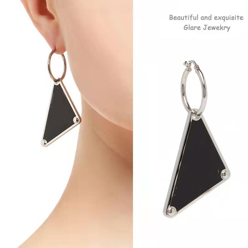 

Fashion Ear Cuff Jewelry Wholesale Love Earrings for Women Luxury Namour Charm White Black Gift Four Seasons
