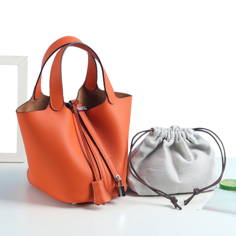 

Women Luxurys Designers Bags 2021 Soft head leather net red vegetable basket bucket litchi patter Designer Handbag Handbags Totes Crossbody Bag