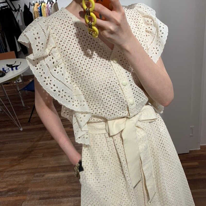 

Korean V-neck single-breasted heavy industry lace hook flower wood ear straps waist dres Office Lady Polyester 210603, Creamy-white
