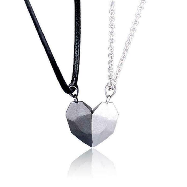 

Pendant Necklaces 2021 European And American Love Necklace Fashion Goth Punk Couple Magnetic Ladies Valentine's Day Gift