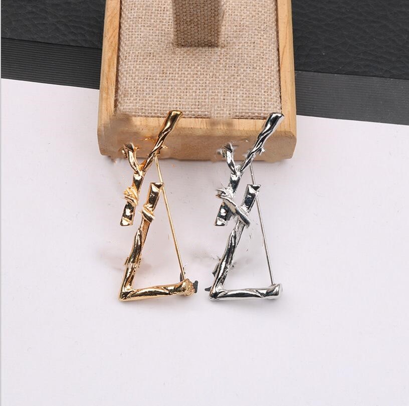 

2021 Korean retro letter brooch temperament fashion all-match suit coat accessories unisex high quality fast delivery