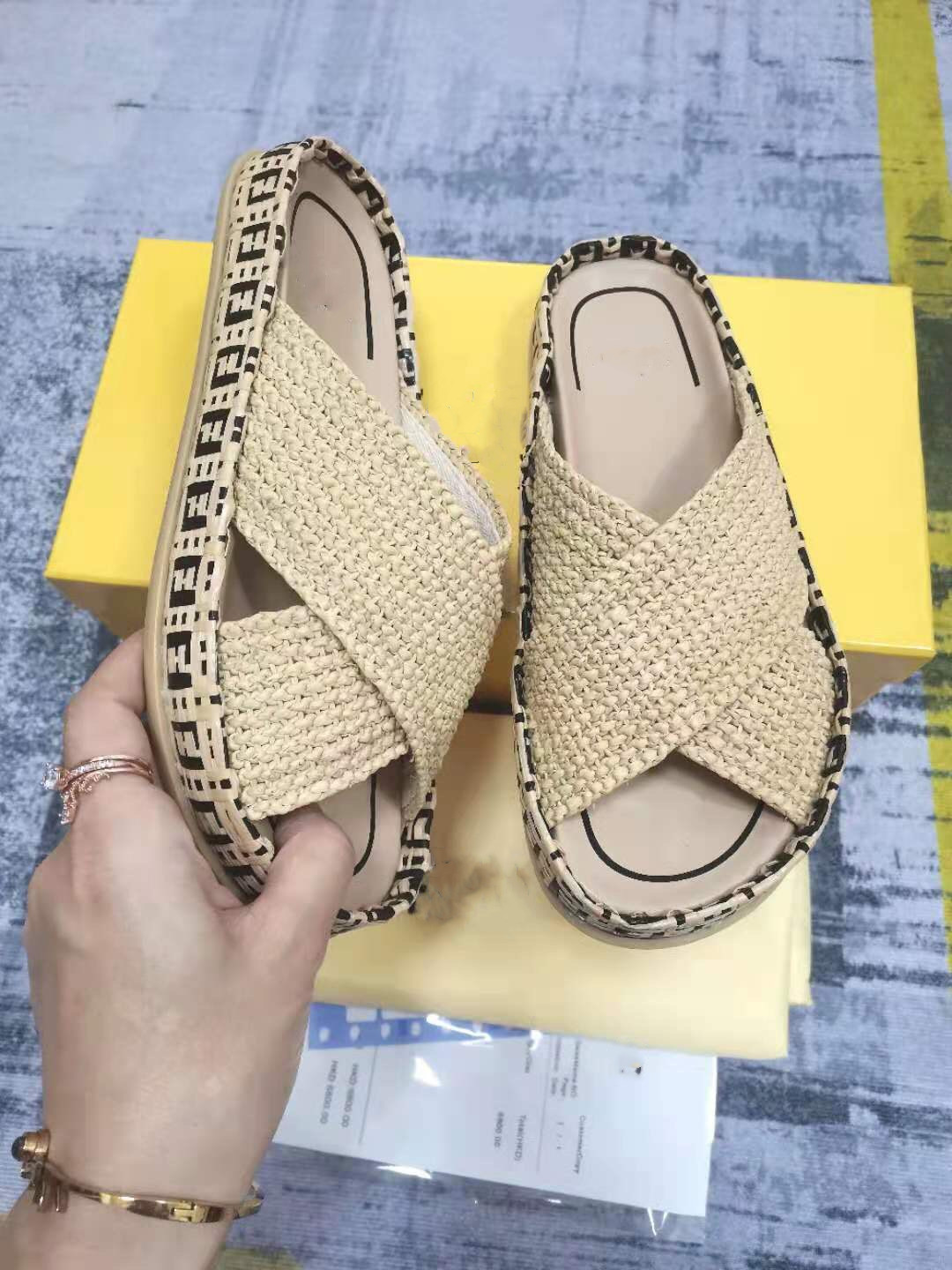 

Summer 2021 Small fresh Designers wear woven slippers women's fashion flat-bottom non-slip Joker word gentle fairy wind, Black