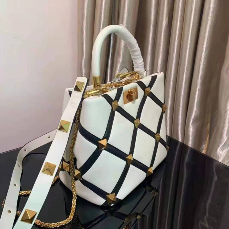 

Genuine Leather Handbag Large Rivet bag Black and white color matching shoulder strap Two-tone luxurys Fashion Designers Bags Brass lock Chain Classic High Quality, Box