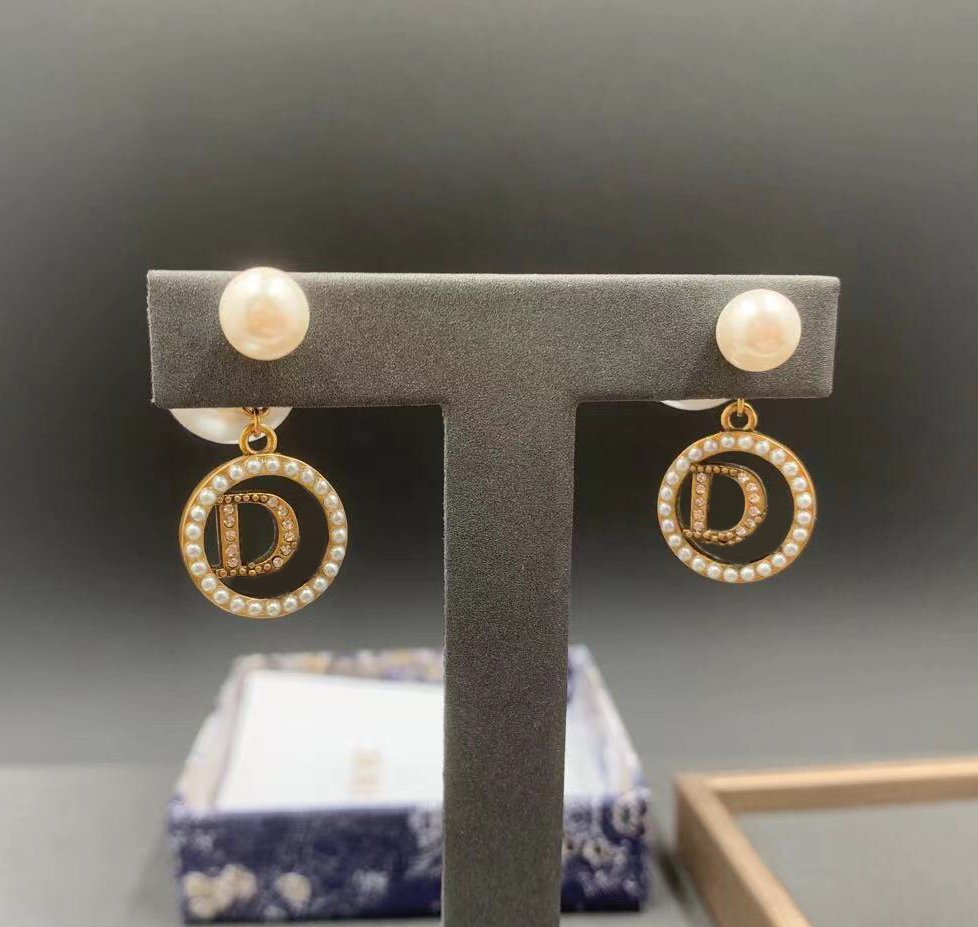 

Fashion Pearl Diamond D-shaped Stud Earrings with Gift Box Good Quality In Stock