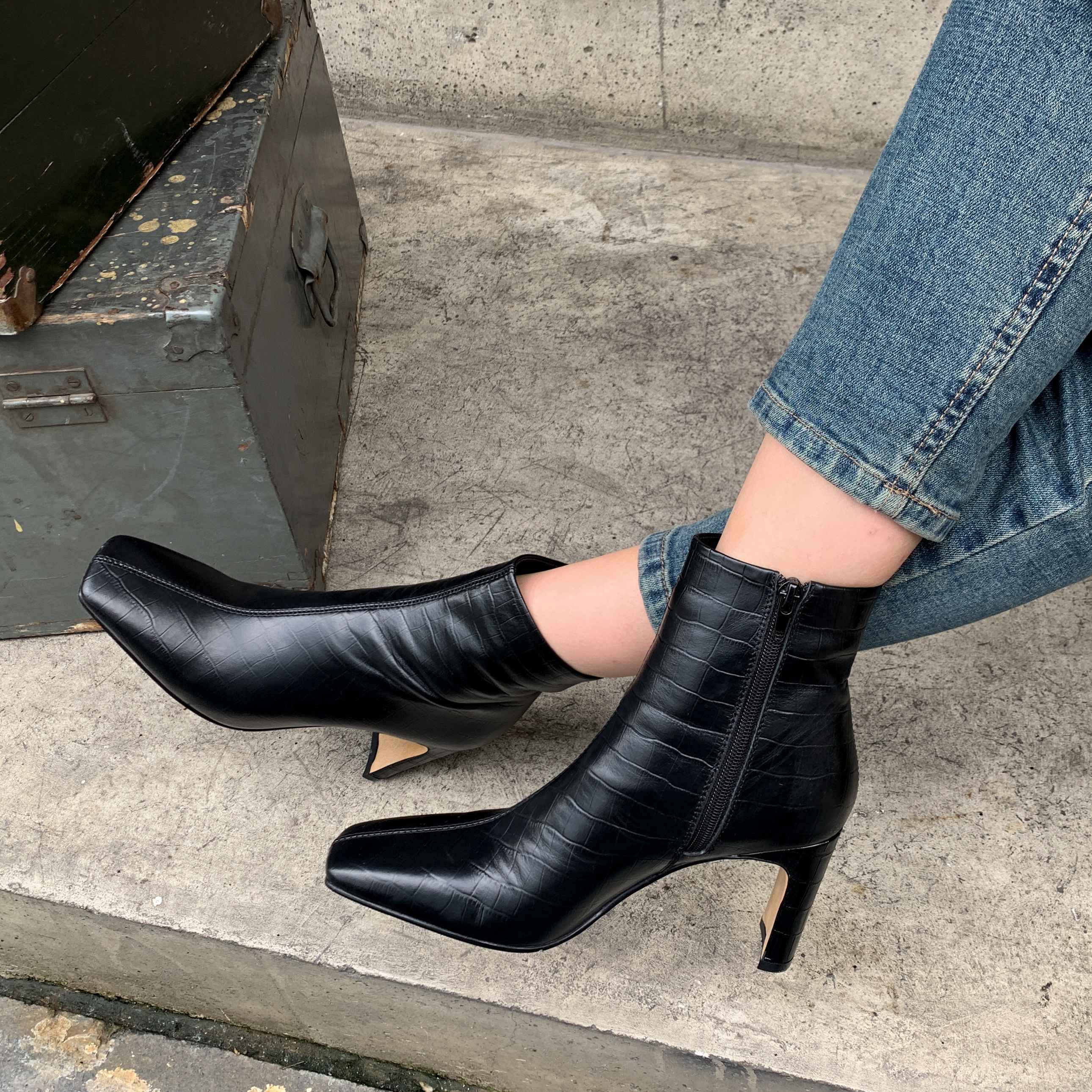 

leather stone pattern high street boot square toe thick heel zip gorgeous, Black
