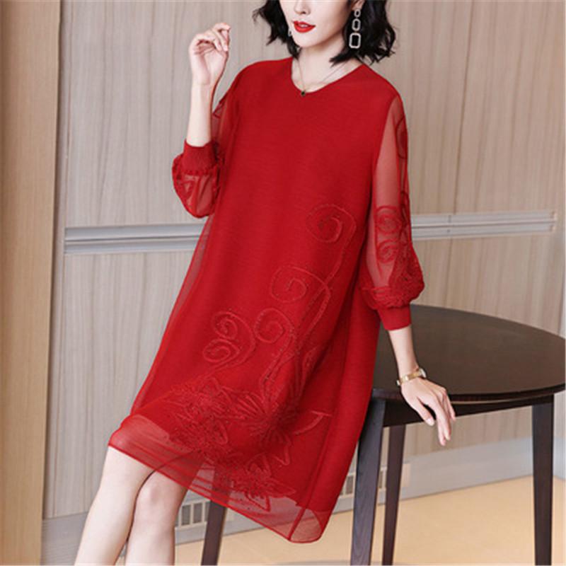 

Casual Dresses Noble Lady Heavy Industry Embroidery Age-reducing Mother Red Miyake Folded Dress Spring 2021 Women Loose Large Size Clothes