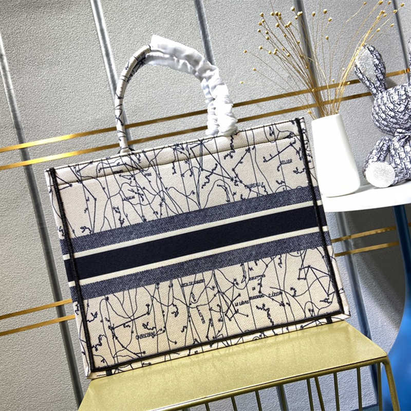 

2021 Designer Bags Oversize Tote Bag Handbag Three-dimensional Embroidery Tiger Purse Luxury Women Handbags Checker Plaid Flower Evening Party Shopping Size 41 36, Color 27