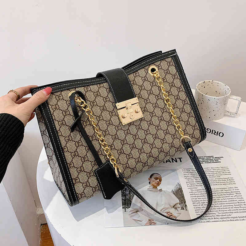 

Printed portable tote bag women's new high-capacity sling shoulder buckle chain armpit Purse, Red