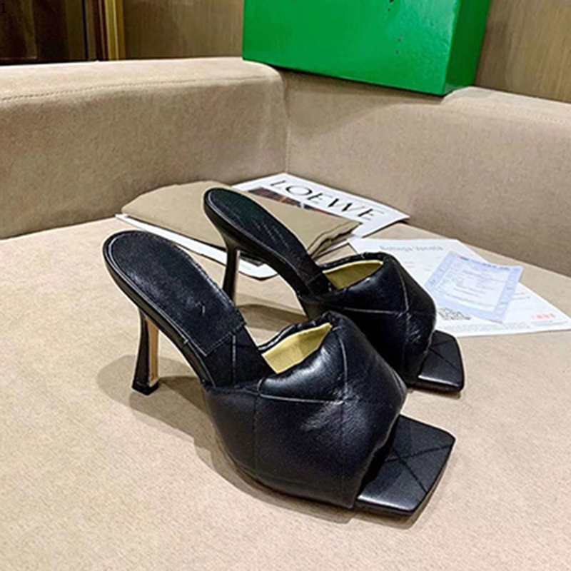 

2021The latest Matte leather checked shoes Square - mouthed, open-toed women flat heel slippers kjjj002