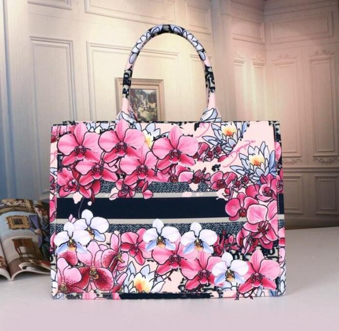 

In Stock Fast Ship Top Quality Special Model Fashion Designer Hand Large Capacity Woman Retro D Word Sac