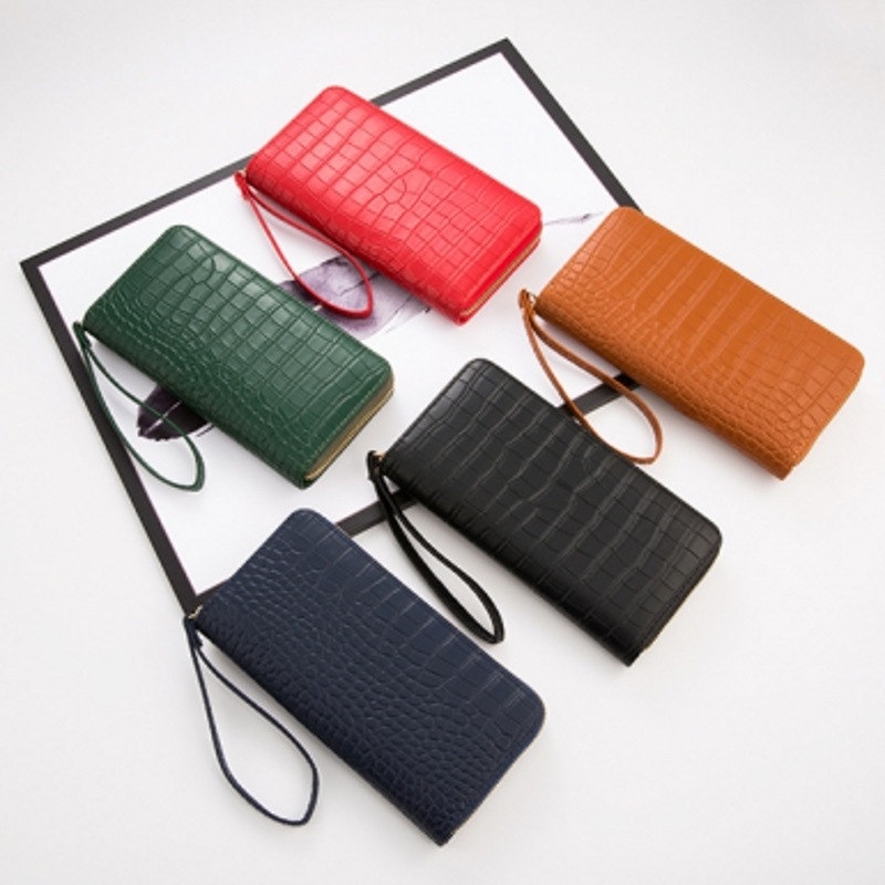 

2022 Top quality brand designer women wallet women's Crocodile pattern Large Capacity Long Coin Passport Checkbook Credit Card multi-function, Red;black