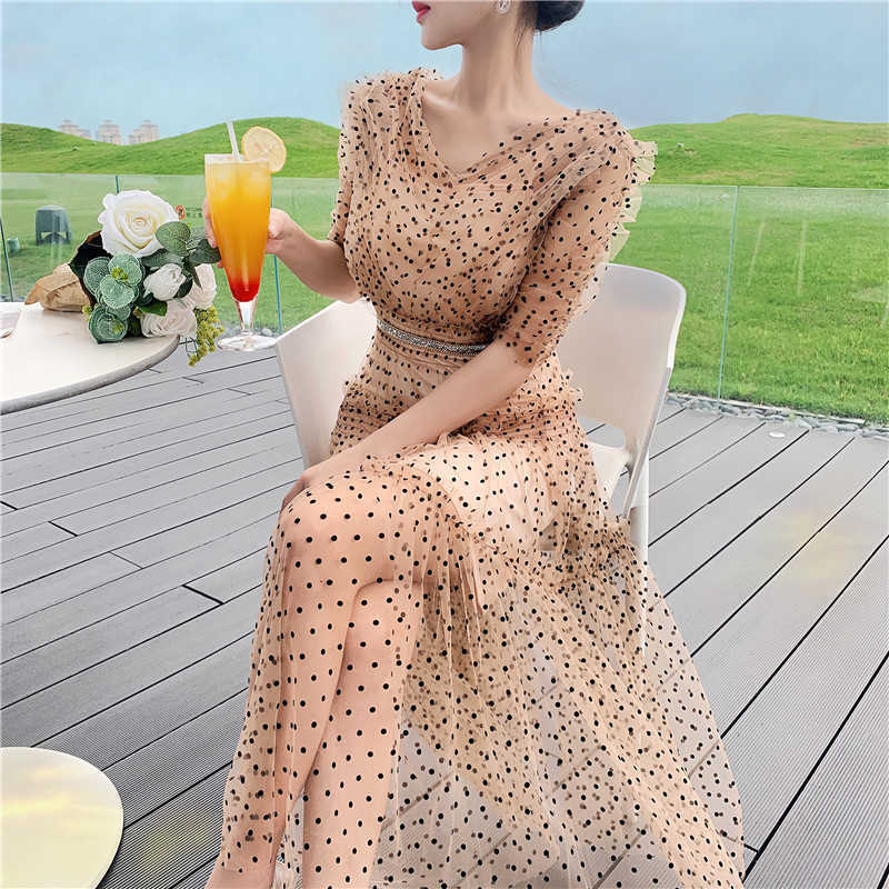 

Runway Summer Sexy V Neck Short Sleeve Polka Dot Mesh Long Dress Vintage Elegant High Waist Slim Ruffles Holiday Party 210526, Photo color
