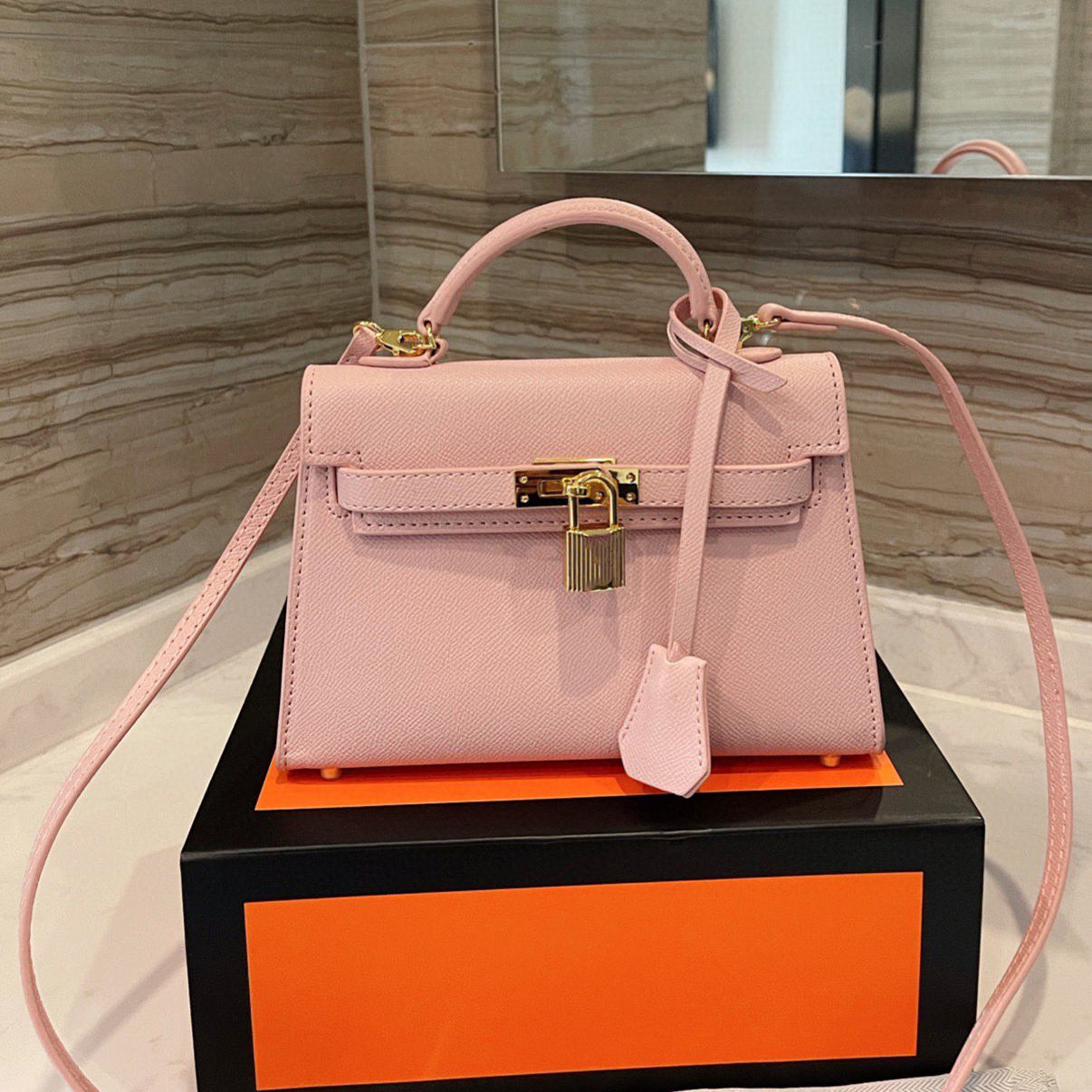 

Young Women Real Leather Shoulder Bags size 20cm Underarm Crossbody Bag Chain Luxury Designers Ladies Flap Small Mini Handbags Letters Brand