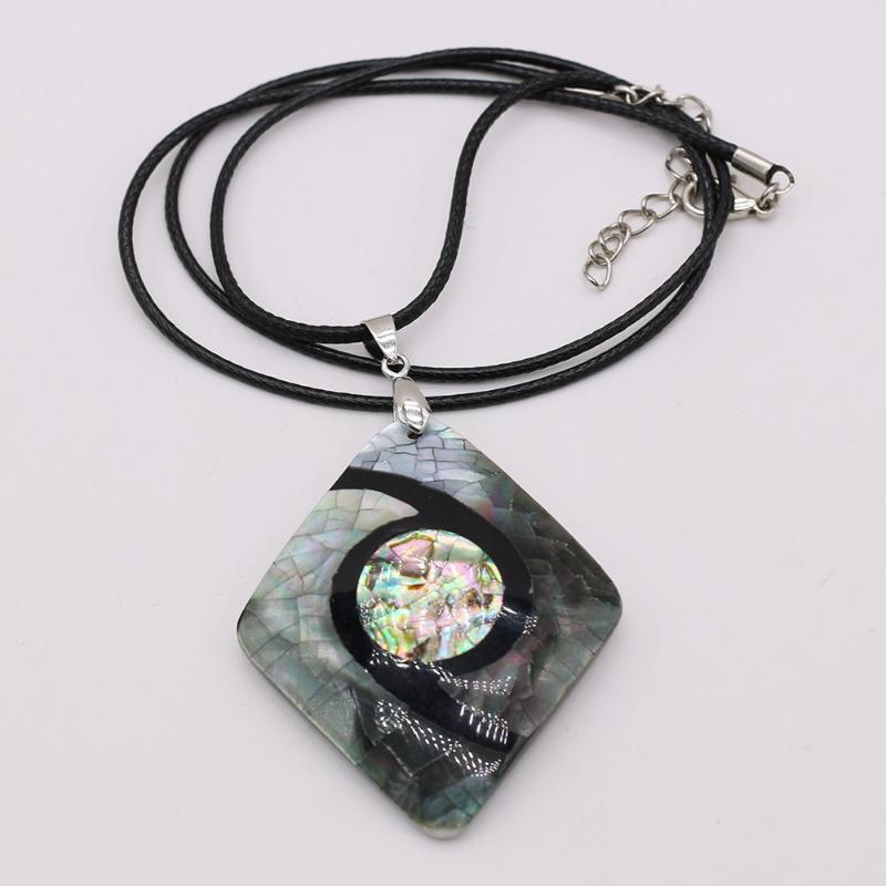 

Pendant Necklaces Exquisite Women's Necklace High-Quality Natural Shell For Christmas Year Charms Jewelry Gifts 45x60 Mm