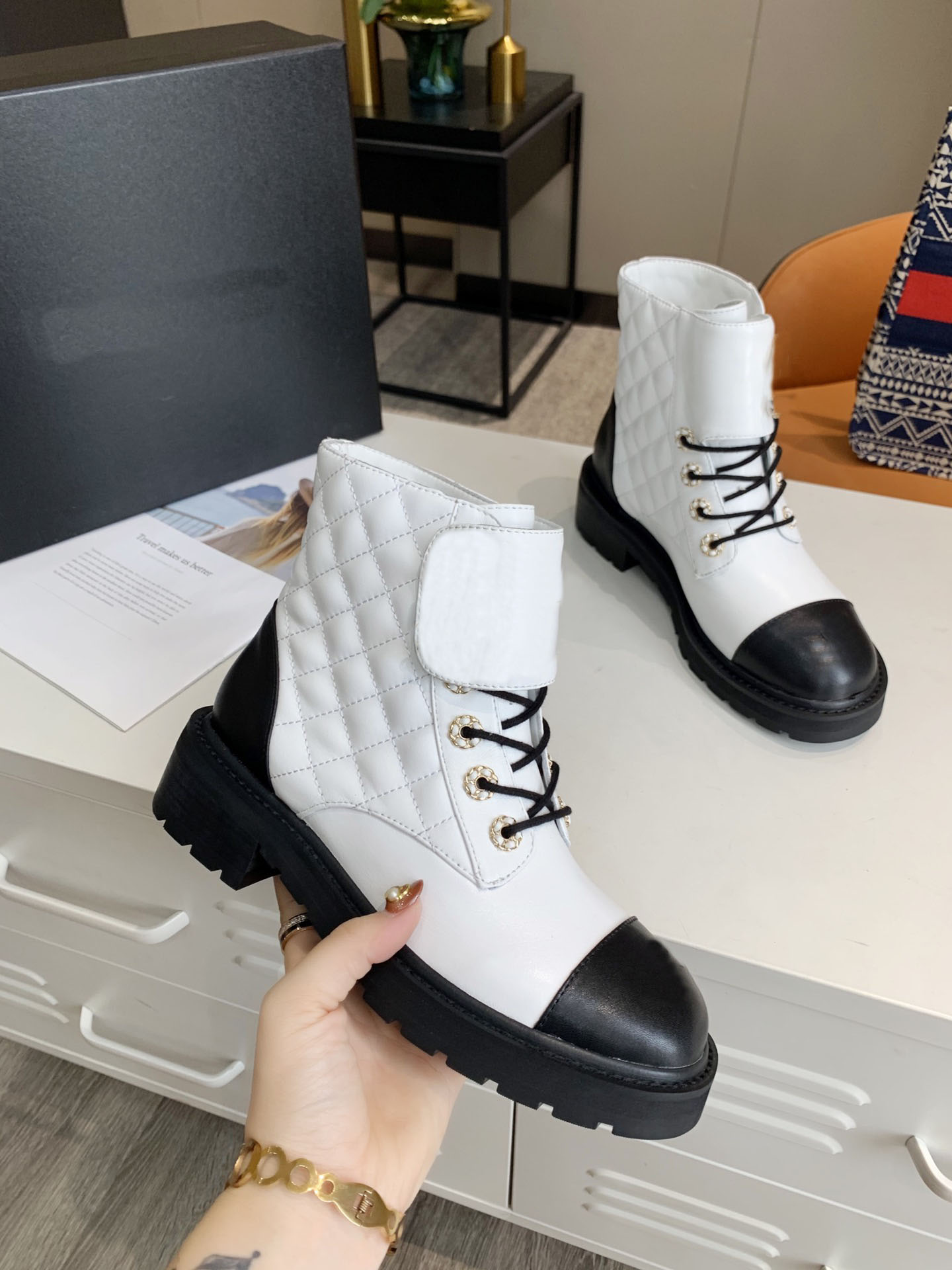 

Luxury Designer Women Leather Ankle Boots Lace-up Zipper Flat Low Heel Boot Flock Corduroy Fashion Comfortable Top quality Size 35-41, Color 1