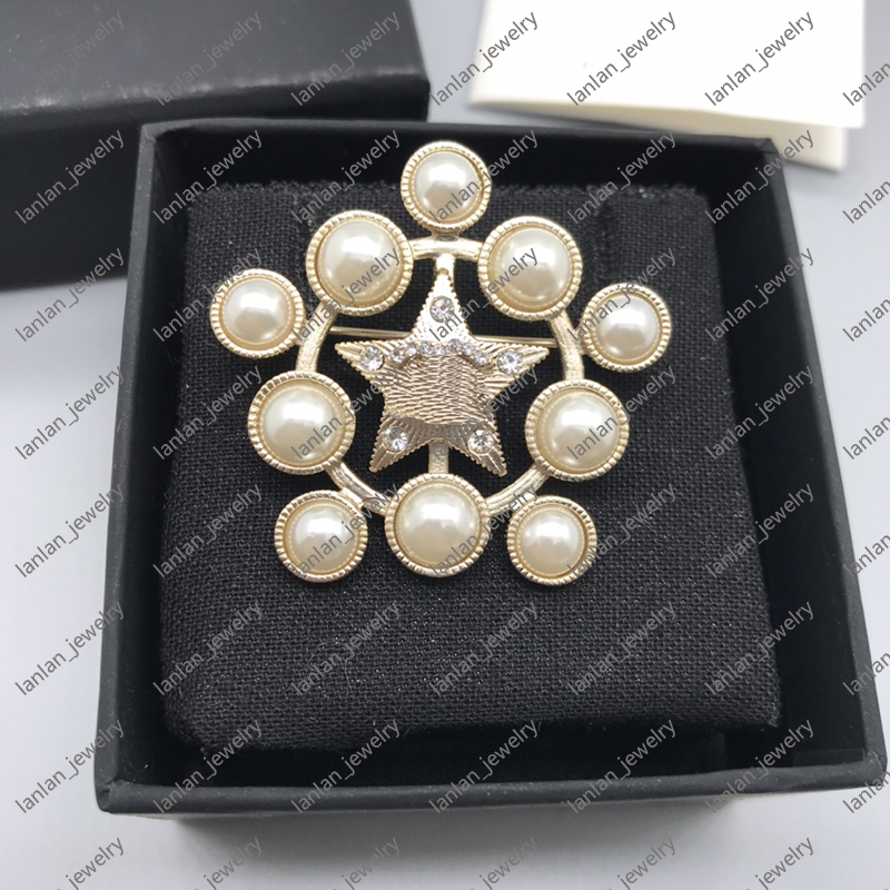 

L-C17 Designer Brooches Classic Double Letter Logo Pentagram Pearl Inlaid Diamond BroochMother's Day gifts, Gray