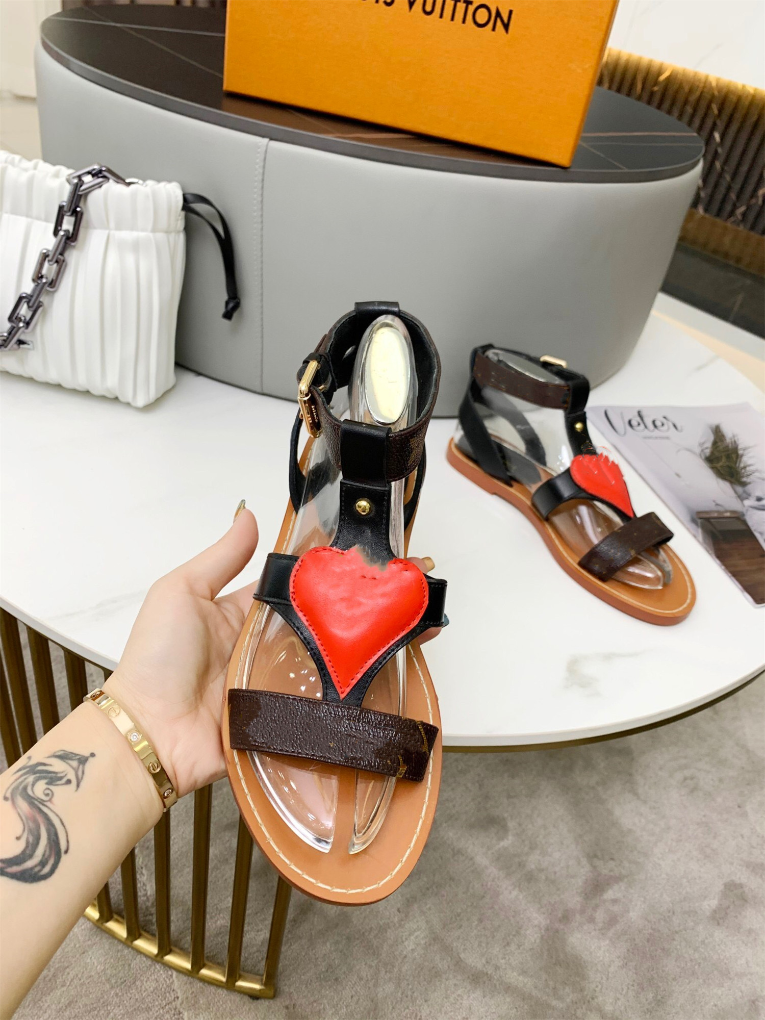 

pantoufle 2021 summer Pinch Luxury designer sandals outdoor flip flops fashion beach shoes non-slip Factory_footwear outer wear women, Black