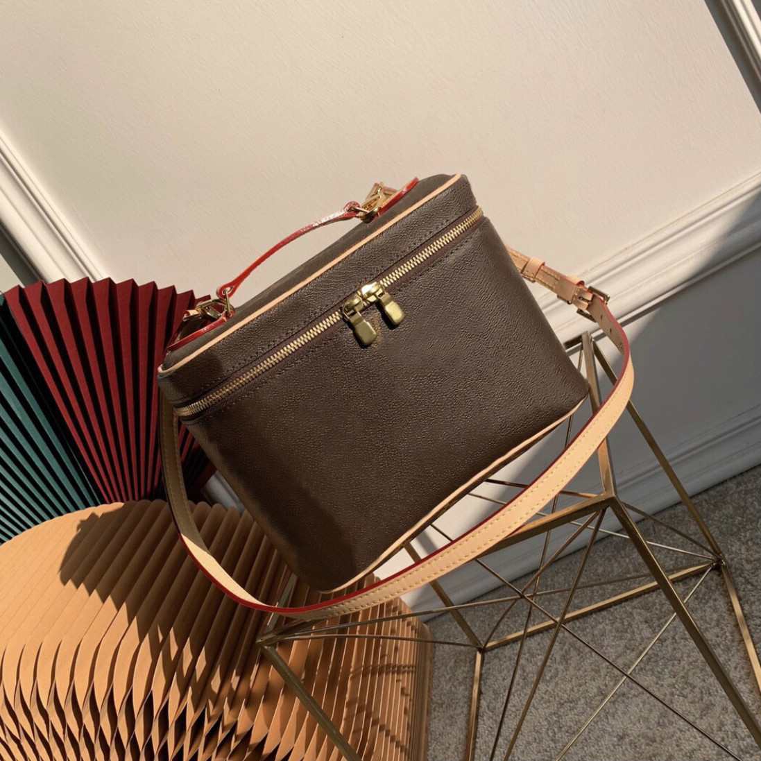 

Leather Bucket Bag for Women Classic Cosmetic Case Women Shoulder Bag Tote Handbag Presbyopic Purse Makeup Case Purse Cosmetic Bag Wholesale