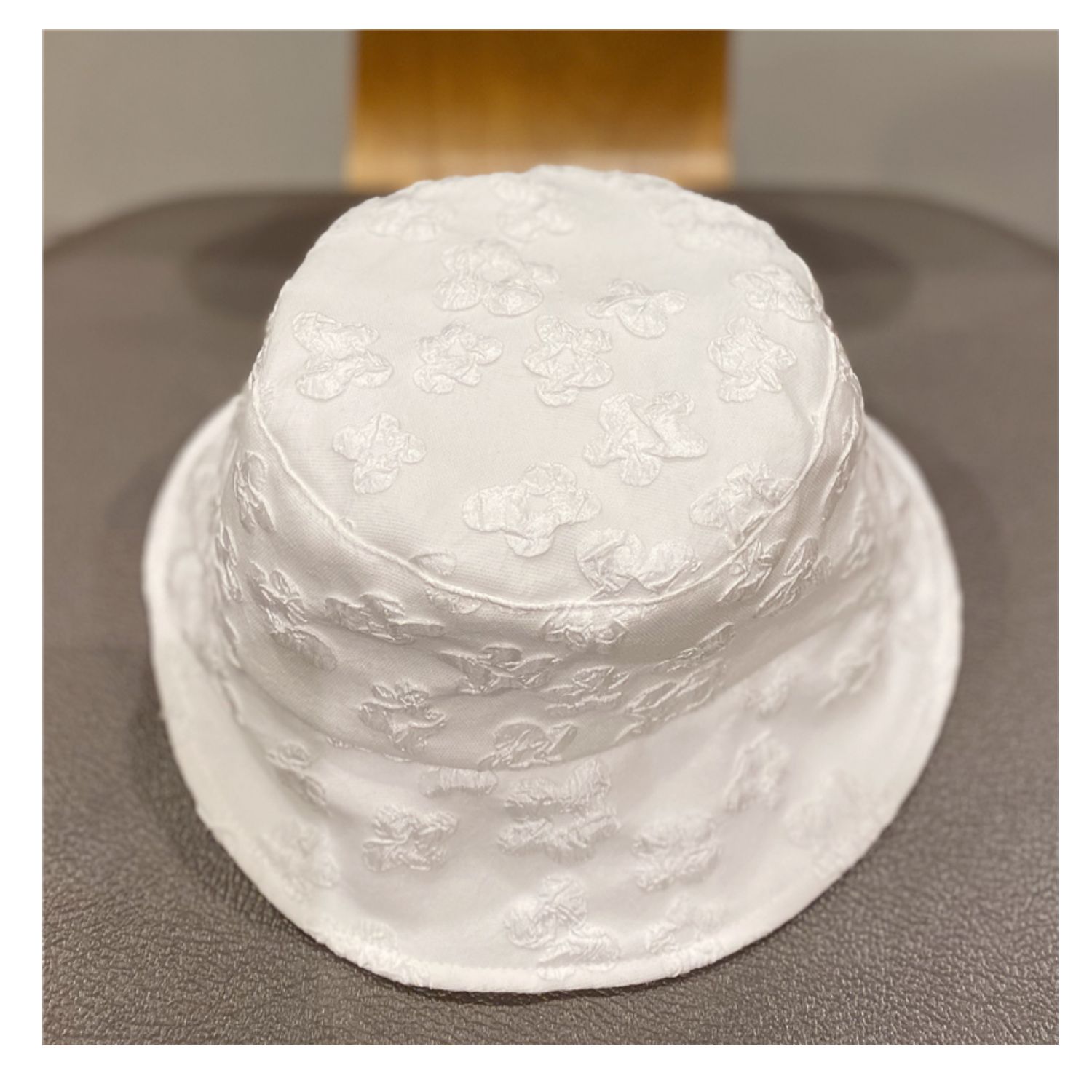 2021 Bucket Hat good quality small fresh thin and breathable designer cap black white dimensional flower hats women spring summer streets Ins womens