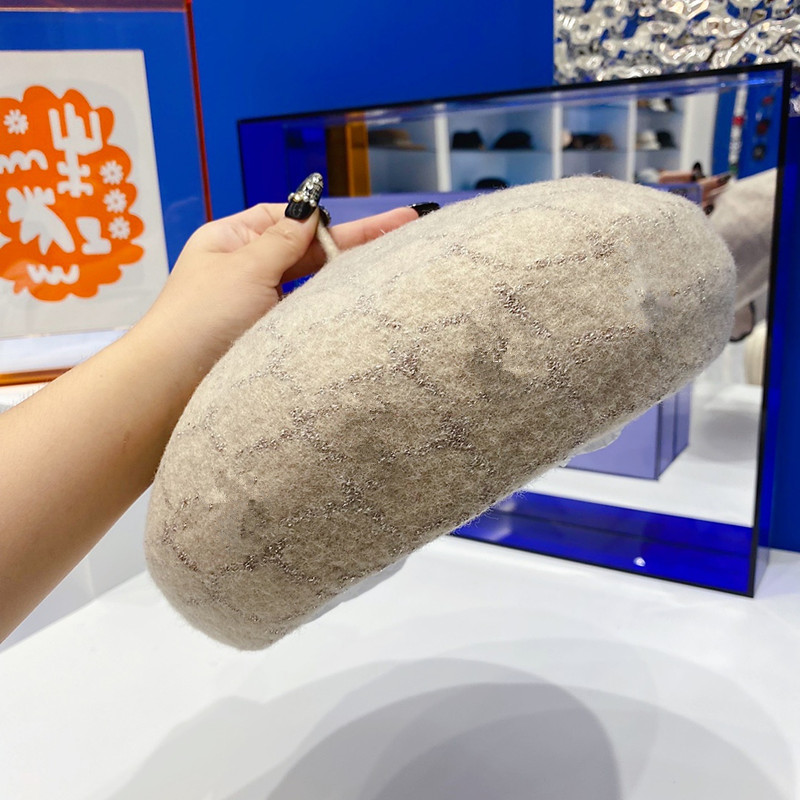 

Designer Beret Womens Letter Luxury Tie-Dye Cashmere Hat Beret Cap Lady Outdoor Travel Warm Winter Windproof Vacation Bonnet Caps MZ40, Black