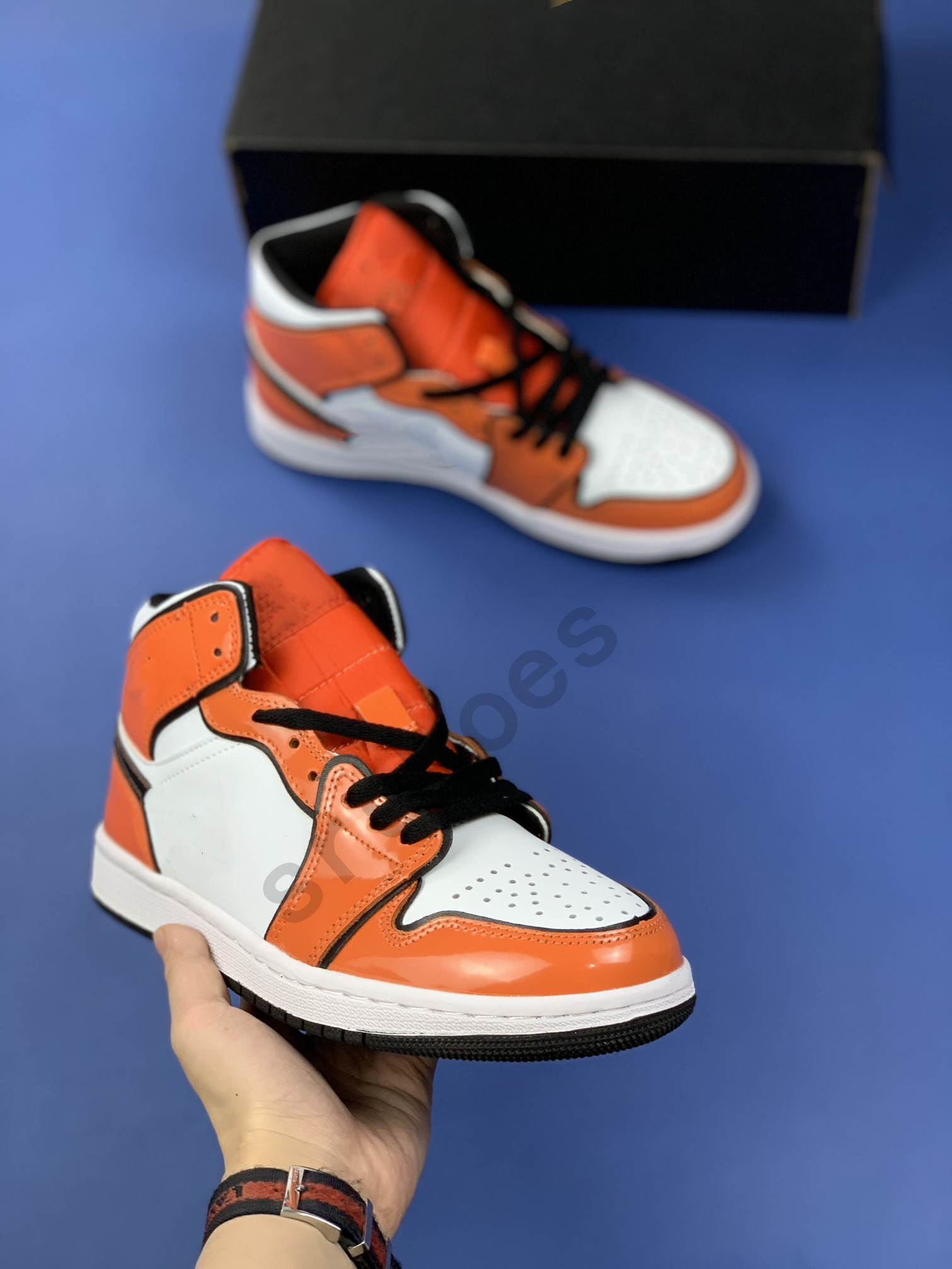 

Classical 1 Mid SE Turf Orange leather skate Shoes Men Women basketball Sneaker White Blue Jumpman 1s Sneakers PU upper Rubber Sole Sports Trainers Size 36-45, Color6