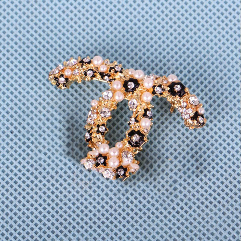 

CHANNEL Cassic Letter Designer Brooches Pin Clothes Accessories Jewelry Crystal Brooch for Women Fashion Pins, Gray