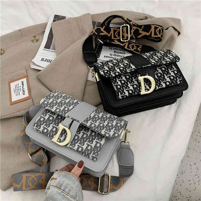 

Design Texture French one shoulder women's fashion letter messenger small square bag Handbags, Black