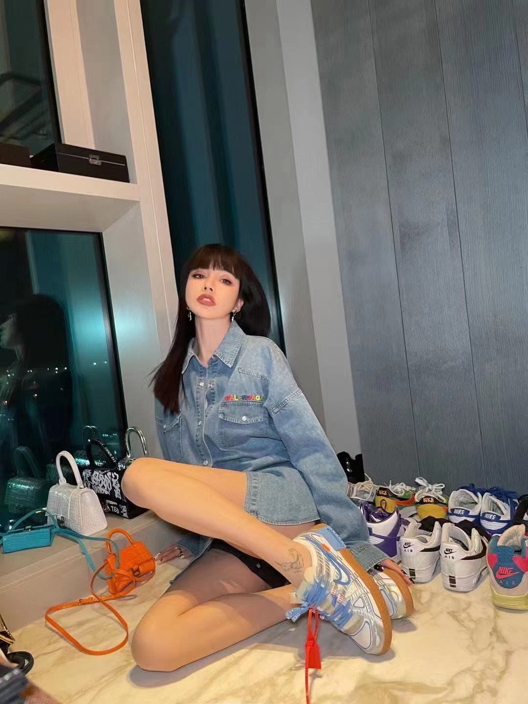 

Spring 2021 color letters embroidered lapel denim shirt jacket women' elements