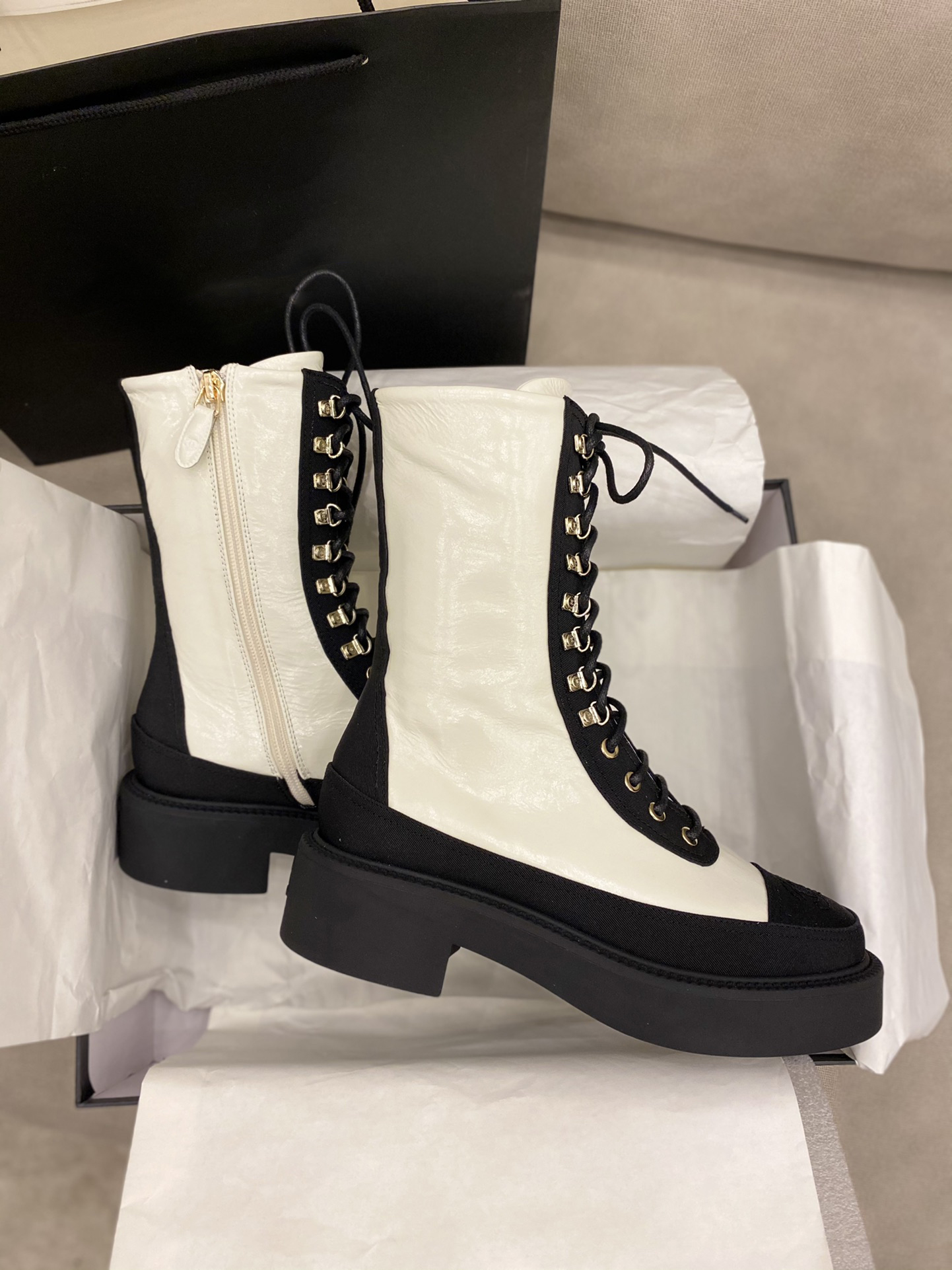 

New arrival 2022 woman lace up zipper luxury Martin boots Top quality Half boot Fashion Designer bootsss, Black