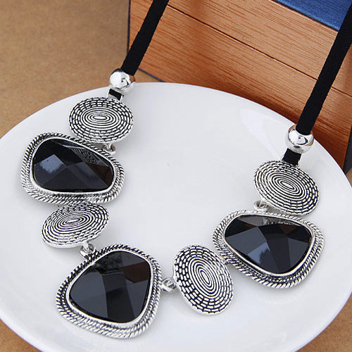 

Fashion Vintage Choker Statement Necklace Women Bijoux Rope Chain Resin Geometric Necklaces & Pendants Big Chunky Necklaces, Golden;silver