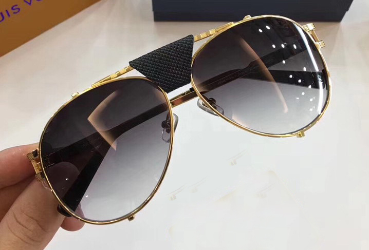 

Women Stud Polit Sunglasses Gold Brown gray Gradient len oversized Sunglasses Sunglasses New with Box