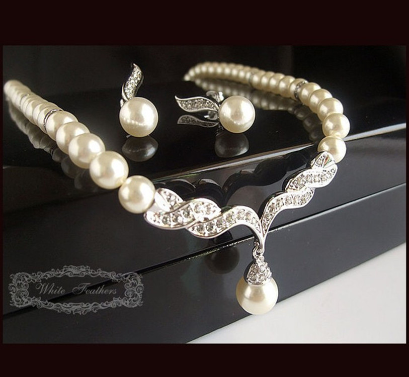 

Beautiful SILVER Plated Tear Drop with Cream Pearl Rhinestone Crystal Bridal Necklace and earrings Jewelry Sets