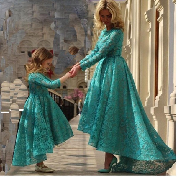 mom and daughter similar dress