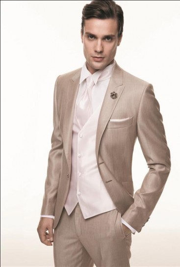 

Slim Fit Groom Tuxedos Champagne Groomsmen Peak Lapel Best Man Suit/Bridegroom/Wedding/Prom/Dinner Suits (Jacket+Pants+Tie+Vest) K594, Same as image