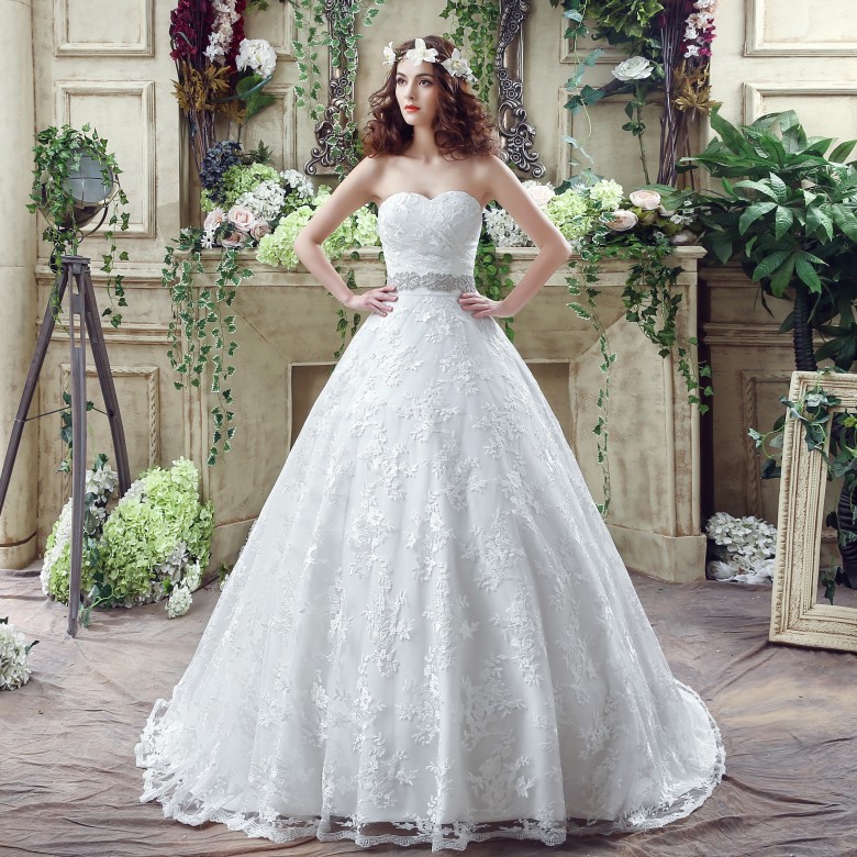 

Plus Size Vintage Wedding Dresses with Sparking Sash Belt 2018 Spring Sweetheart high Quality Lace Puffy Romantic Lace Bridal Gowns in Stock, Same as image