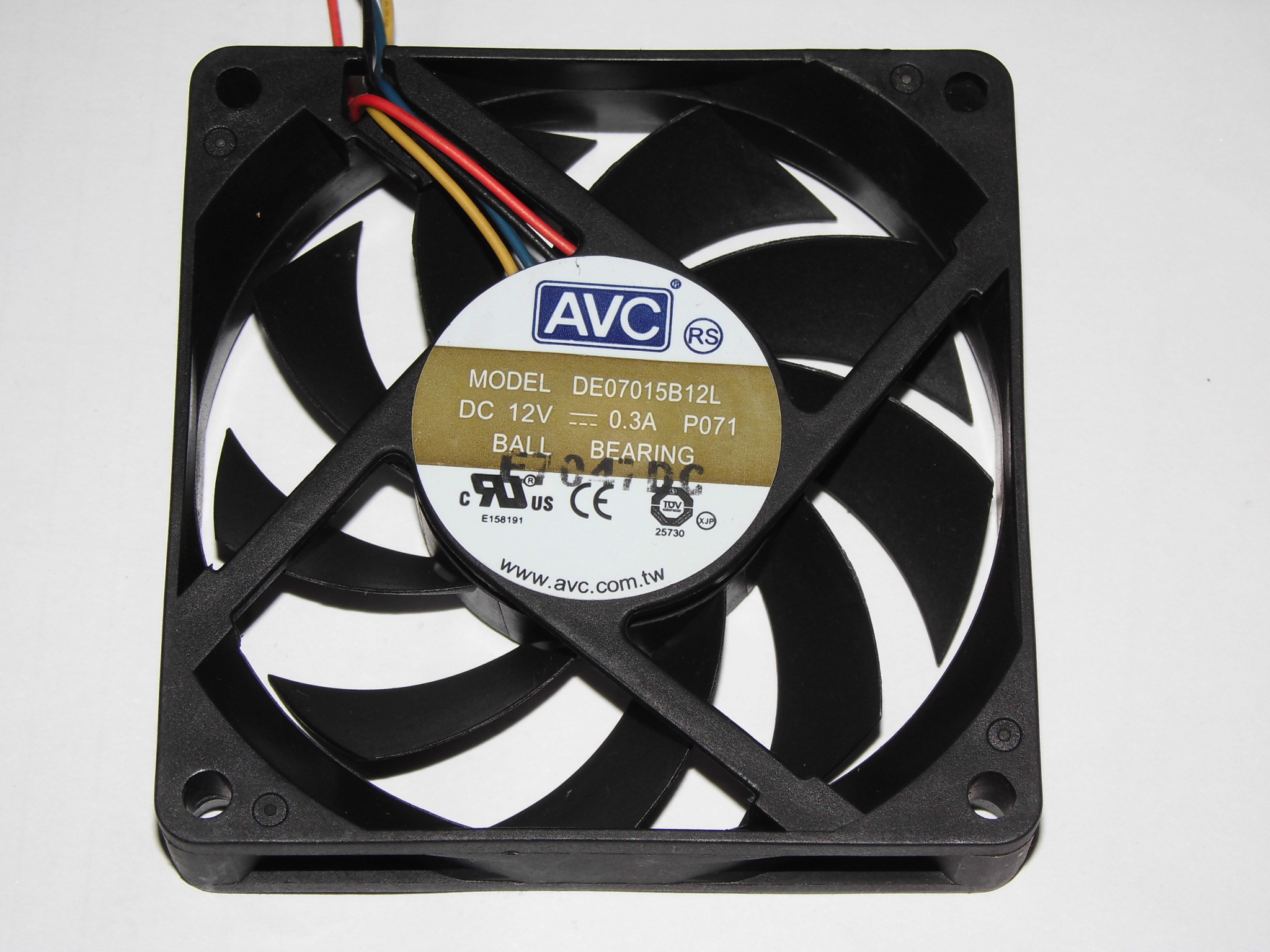 

AVC 7015 DE07015B12L 12V 0.3A 4wire Ball Bearing cpu cooling fan