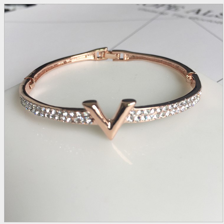 

Luxury Letter V Cuff Bracelets Sainless Steel Jewelry fashion 18K rose gold Luxury Glittering Zircon Diamond Pulseiras Femininas Bolt Bangle