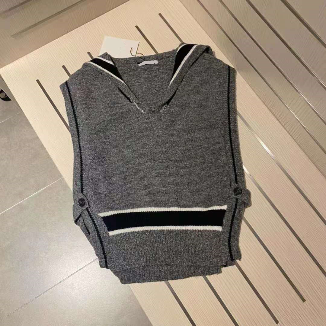 

2021 summer new fashion Dijia wool simple letter jacquard knitted sleeveless women' Hooded Vest, Gray