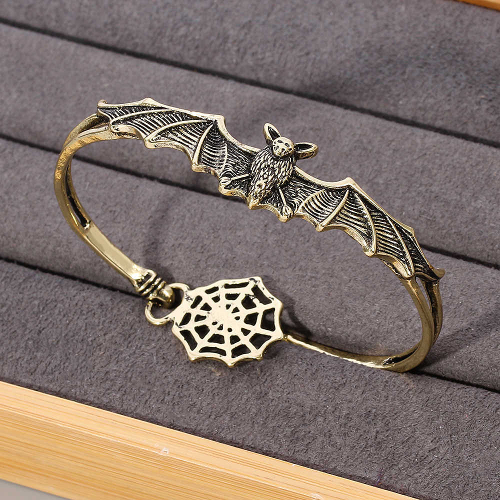 

Punk Silver Plated Bat Bracelet -vampire Bat Bracelet Dark Style Bat Spider Web Bangles Women Girls Goth Halloween Jewelry Gift Q0719